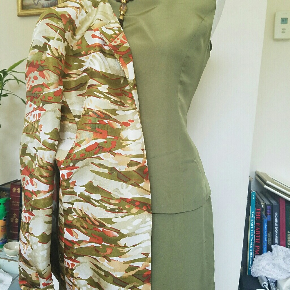 Suit - Picture 2 of 3